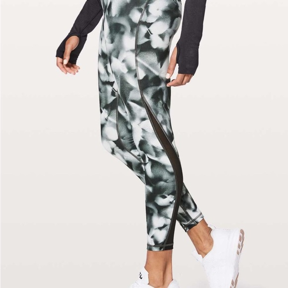 🍋 Lululemon Train Times 7/8 Pant 25" - Blush Blossom Alpine White Black - Sz 8 - Picture 1 of 14
